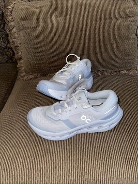 Ladies On Cloudrunner -3.  Sz 7.5 LNC